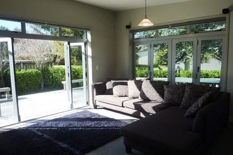 Photo of property in 2/11 Gibbs Place, Kinloch, Taupo, 3377