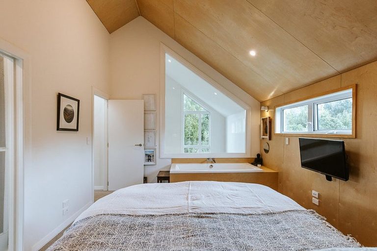 Photo of property in 2 Wineberry Lane, Wanaka, 9305