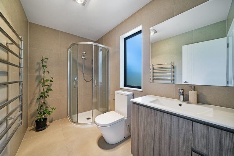 Photo of property in 5b Hemsway Place, Sunnyhills, Auckland, 2010