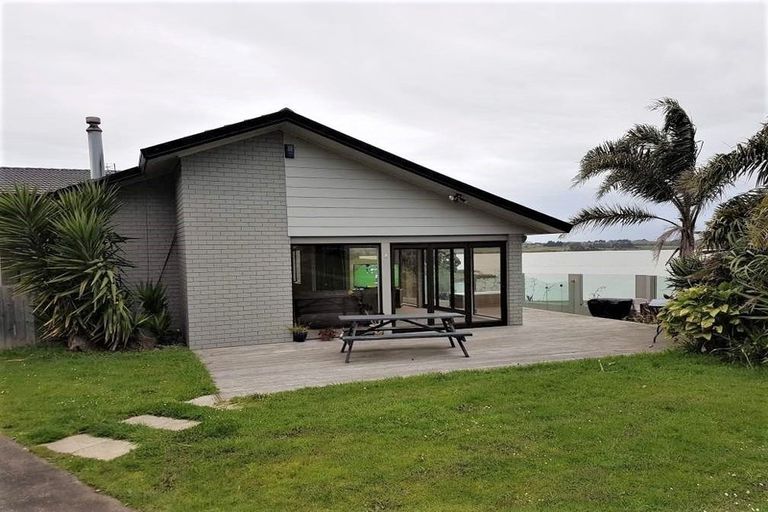 Photo of property in 37 St Annes Crescent, Wattle Downs, Auckland, 2103