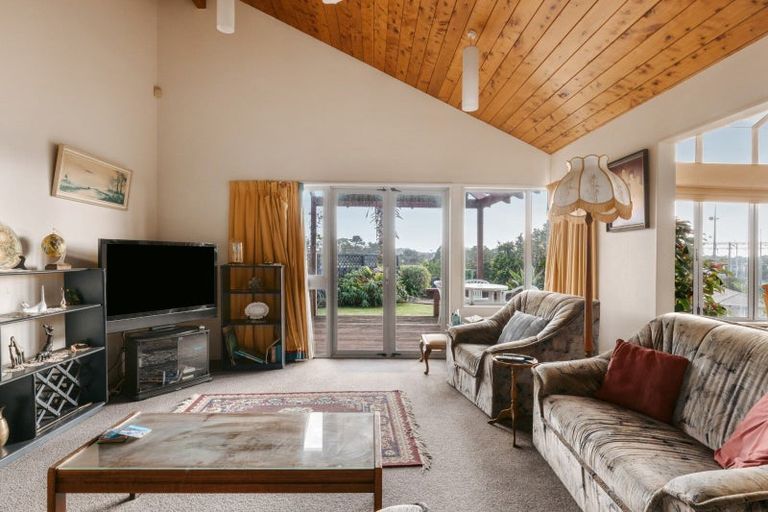 Photo of property in 14 Claridge Place, Mount Maunganui, 3116