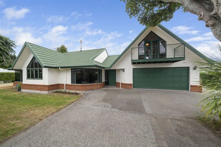 Photo of property in 86 Pahiatua Street, Hokowhitu, Palmerston North, 4410