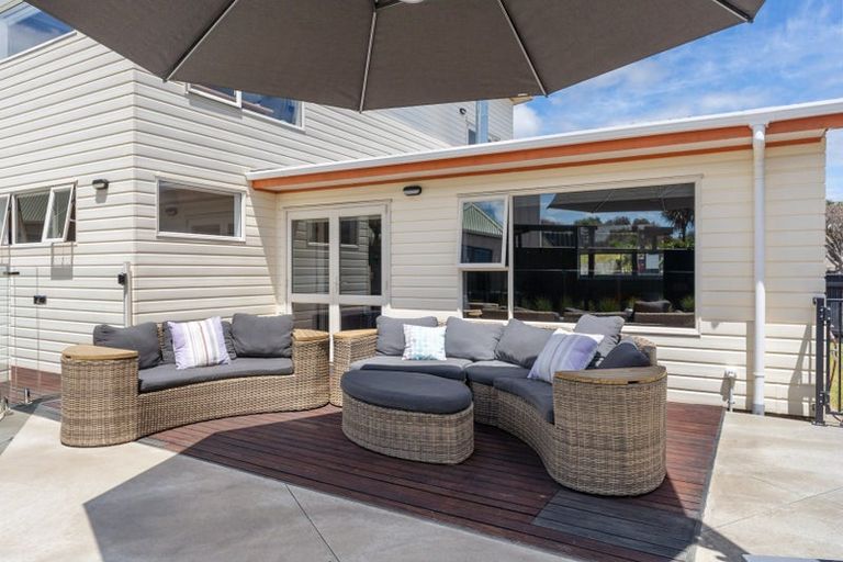 Photo of property in 1 Frances Street, Waikanae Beach, Waikanae, 5036