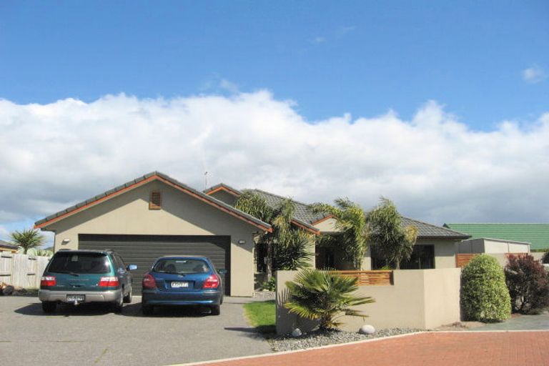 Photo of property in 38 Araroa Place, Papamoa Beach, Papamoa, 3118