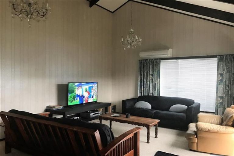 Photo of property in 2/9 Courant Place, Clover Park, Auckland, 2019