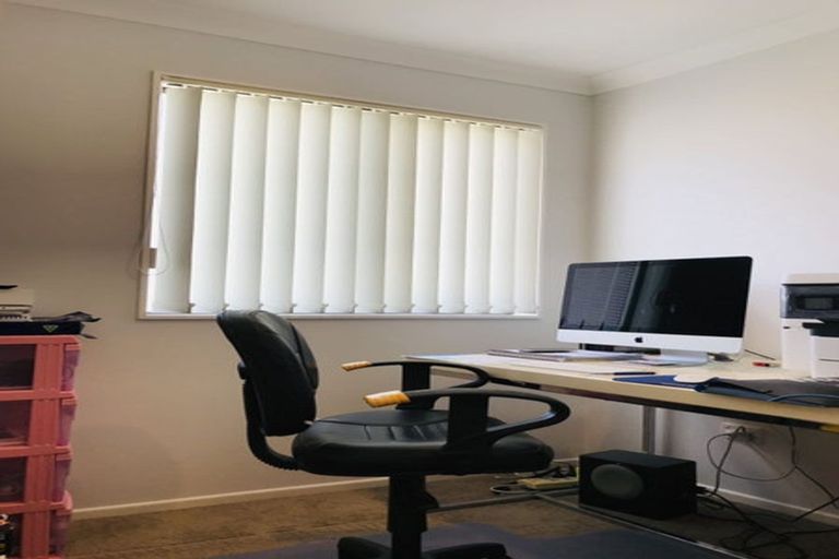 Photo of property in 1 Bangla Place, Massey, Auckland, 0614