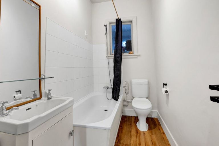 Photo of property in Devonport Apartments, 31/127 Saint Aubyn Street, New Plymouth, 4310