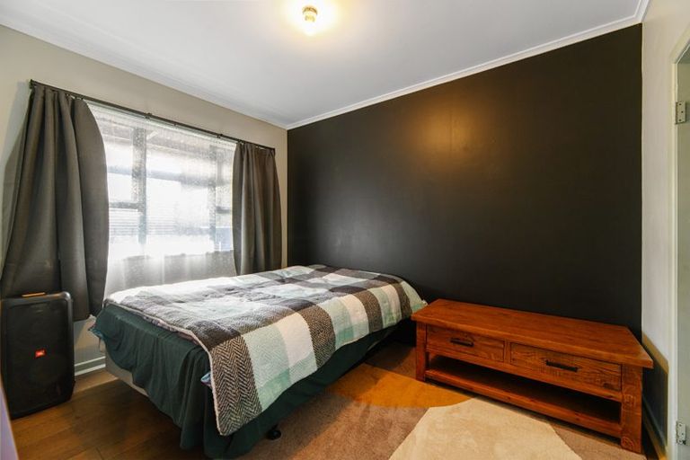 Photo of property in 9 Longburn Road, Henderson, Auckland, 0610
