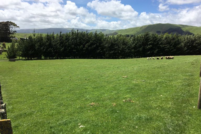 Photo of property in 35 Oram Drive, Turitea, Palmerston North, 4472