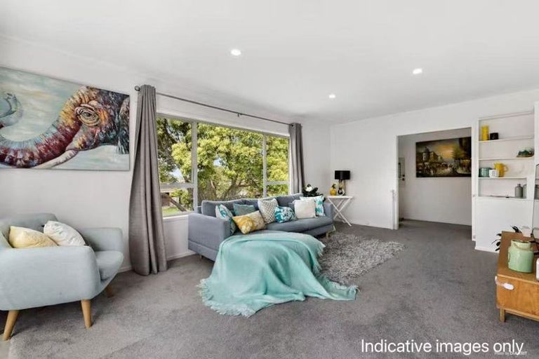 Photo of property in 1/31 Borrowdace Avenue, Botany Downs, Auckland, 2010