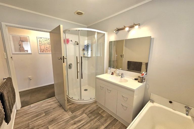 Photo of property in 235 Heta Road, Merrilands, New Plymouth, 4312