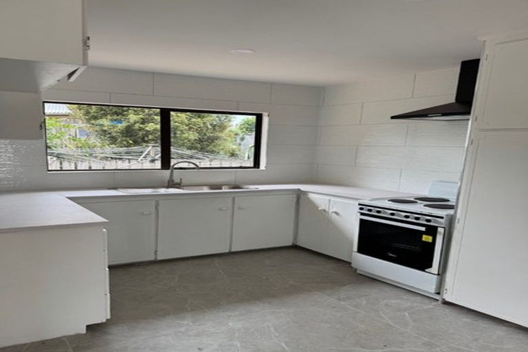 Photo of property in 2/16 Edwin Freeman Place, Ranui, Auckland, 0612