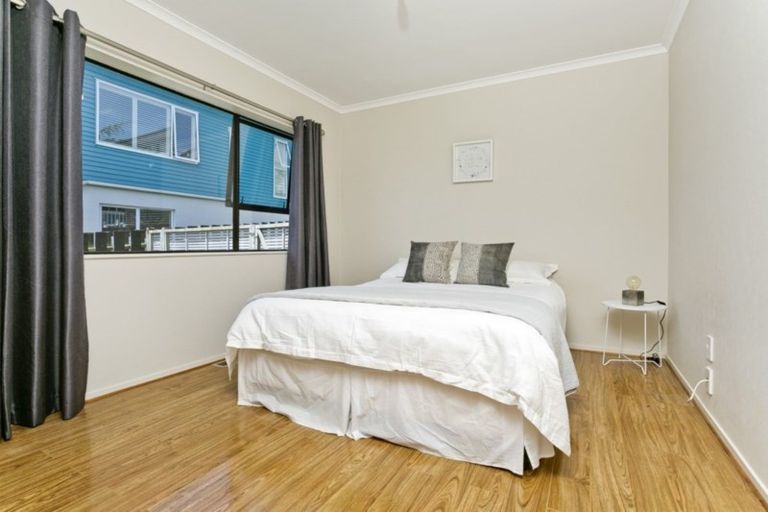 Photo of property in 2/14 Ridge Road, Waiake, Auckland, 0630