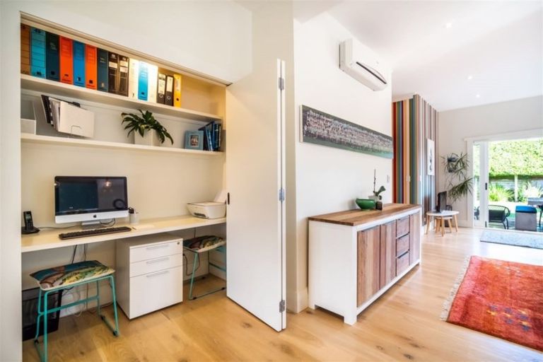 Photo of property in 27 Merani Street, Narrow Neck, Auckland, 0622