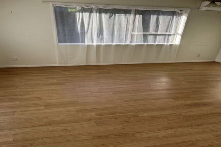 Photo of property in 2/82 Peach Road, Glenfield, Auckland, 0629