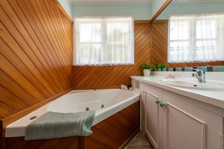 Photo of property in 12 Pembroke Street, Tawa, Wellington, 5028