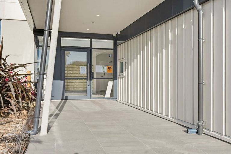Photo of property in 1e/30 Westward Ho, Glen Eden, Auckland, 0602