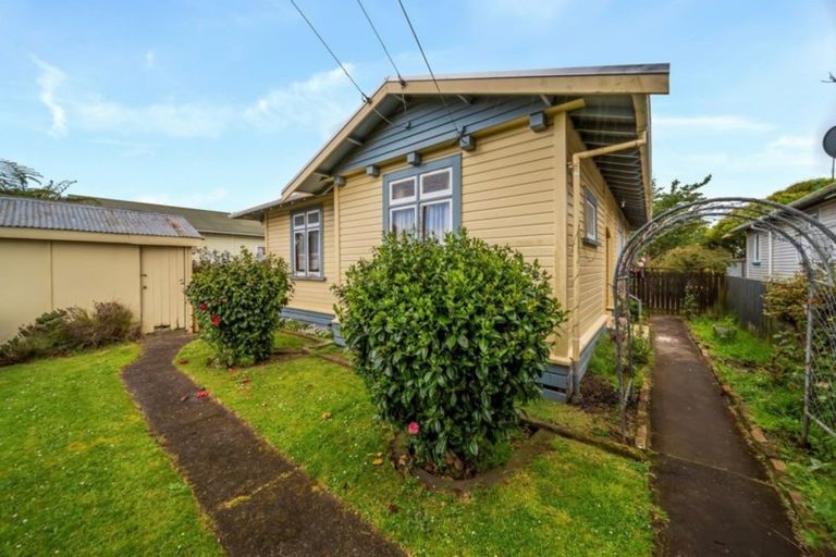 Photo of property in 21 Disraeli Street, Hawera, 4610