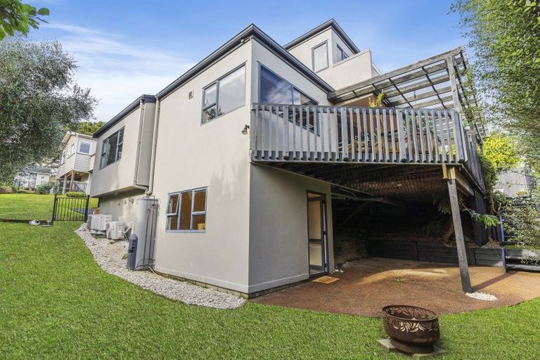 Photo of property in 2/79 Island Road, Beach Haven, Auckland, 0626