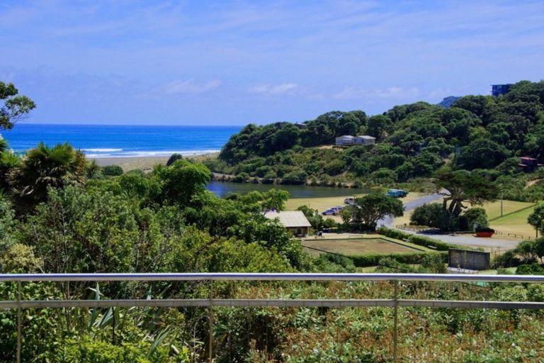 Photo of property in 61 Seaview Road, Piha, 0772