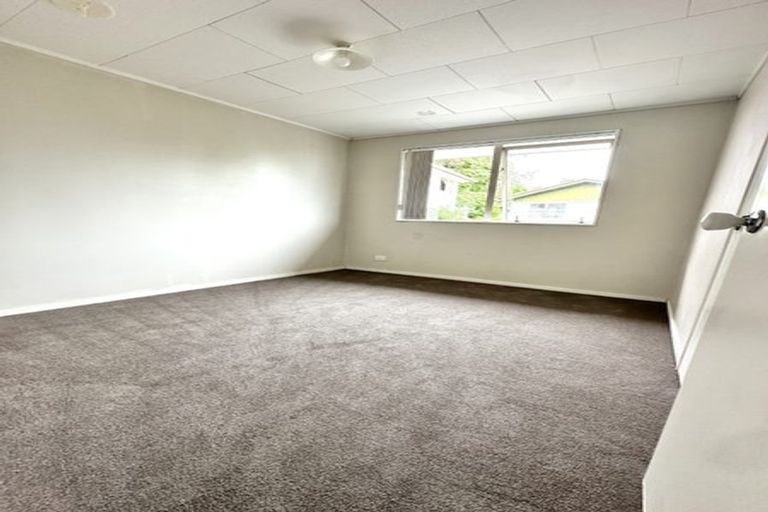 Photo of property in 21 Finn Place, Totara Vale, Auckland, 0629