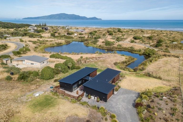 Photo of property in 27 Pingao Lane, Peka Peka, Waikanae, 5391