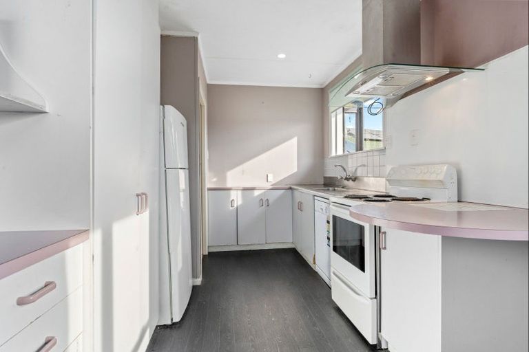 Photo of property in 7 Kelvin Place, Westown, New Plymouth, 4310