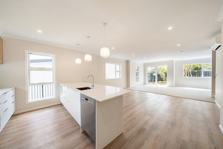 Photo of property in 70b Heretaunga Square, Silverstream, Upper Hutt, 5019