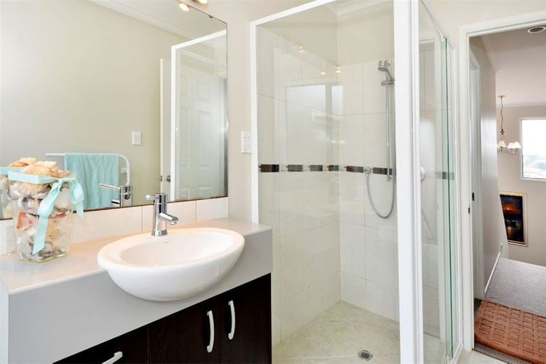 Photo of property in 53 Nimstedt Avenue, Oteha, Auckland, 0632