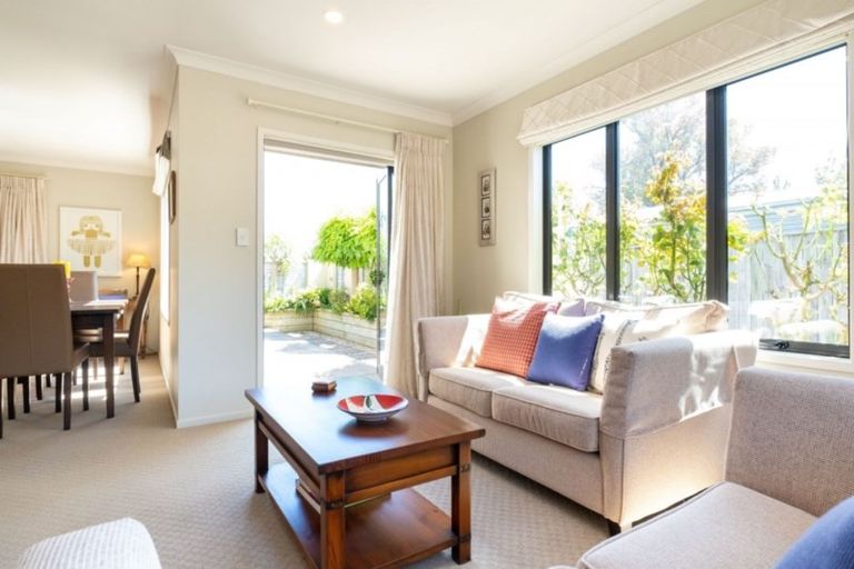 Photo of property in 2/11 Te Aute Road, Havelock North, 4130