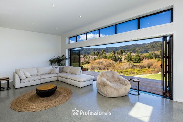 Photo of property in 49 Mount Marua Drive, Maymorn, Upper Hutt, 5018