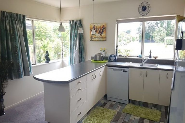 Photo of property in 27 Villa Grove, Paraparaumu, 5032