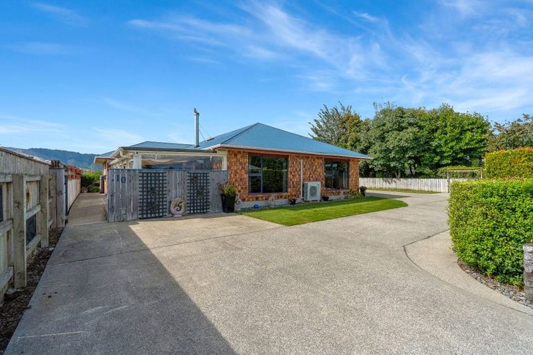 Photo of property in 10 Burnfield Way, Levin, 5510