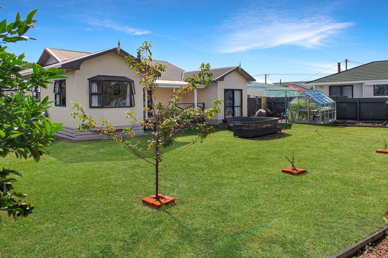 Photo of property in 22 Shortt Street, Foxton Beach, Foxton, 4815