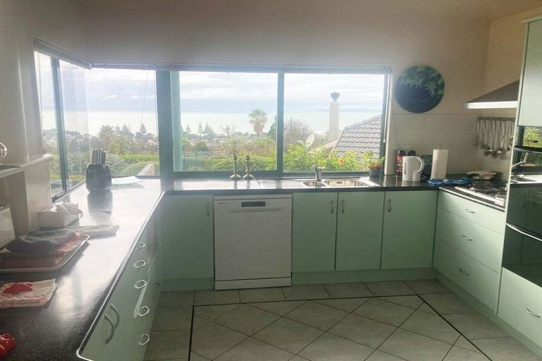 Photo of property in 4 Savoy Road, Orewa, 0931