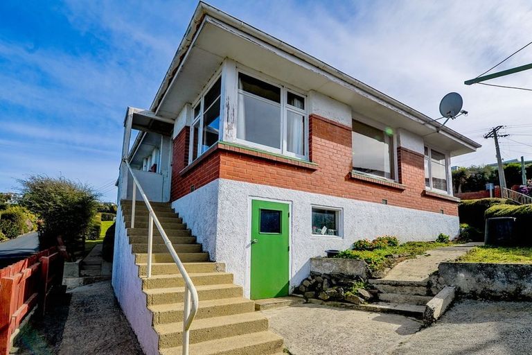 Photo of property in 19 Seaview Terrace, Kew, Dunedin, 9012