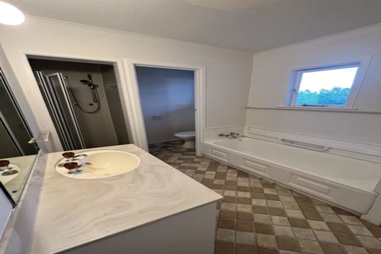 Photo of property in 16 Richards Avenue, Forrest Hill, Auckland, 0620