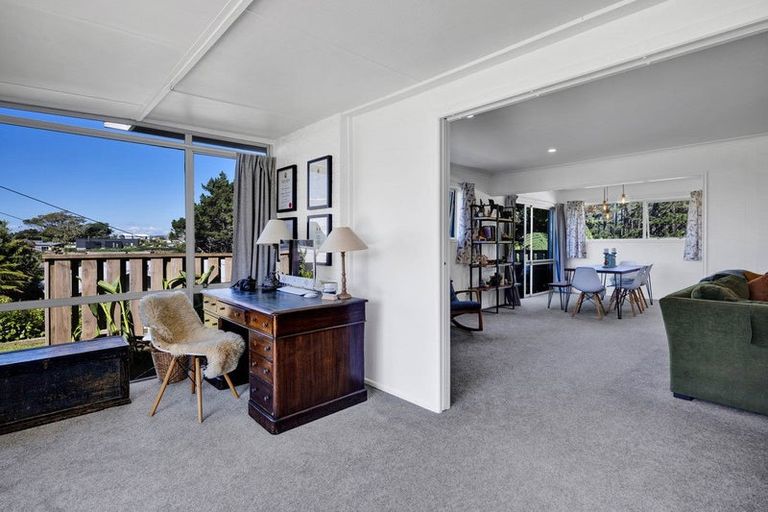 Photo of property in 17 Linda Street, Oakura, 4314