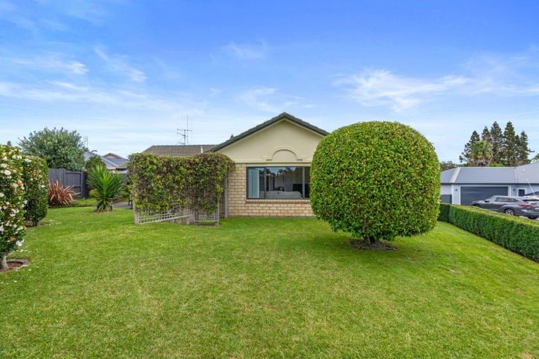 Photo of property in 2 Burnt Oak Drive, Pyes Pa, Tauranga, 3112
