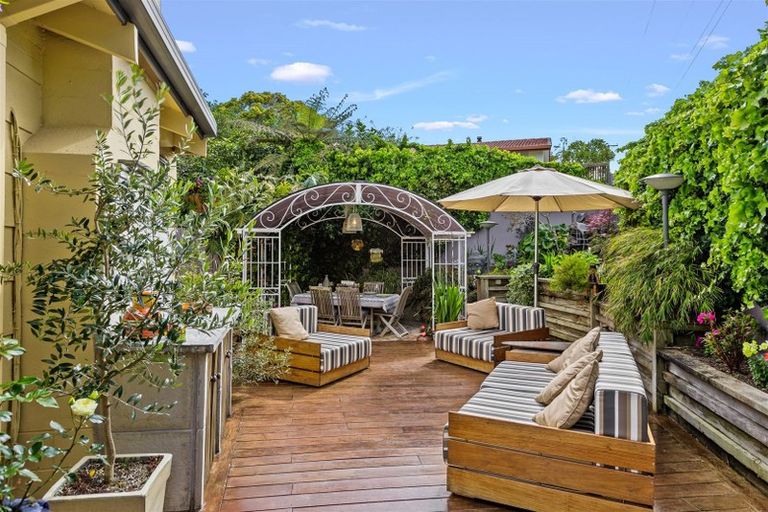 Photo of property in 673 East Coast Road, Browns Bay, Auckland, 0630