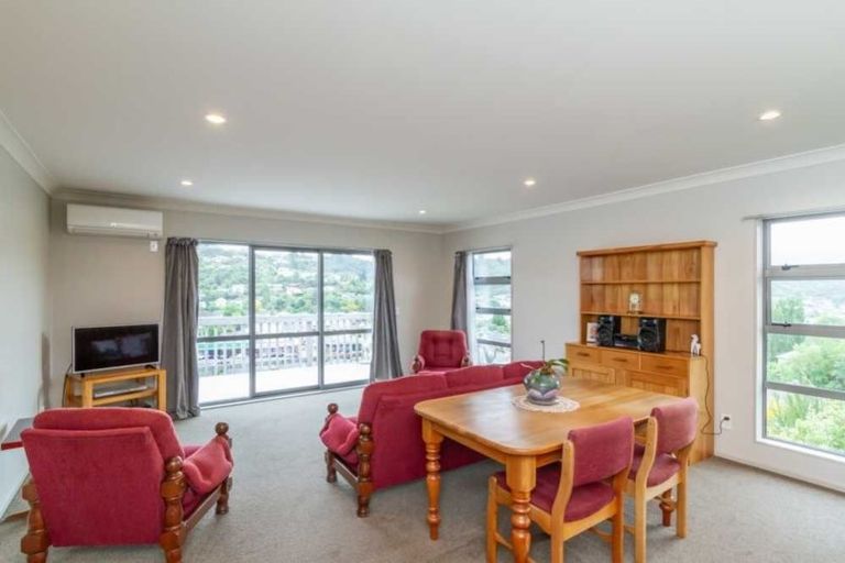 Photo of property in 32 Speldhurst Grove, Stokes Valley, Lower Hutt, 5019