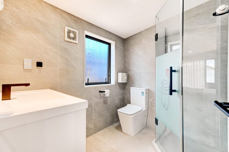 Photo of property in 5 Kearns Drive, Hobsonville, Auckland, 0616