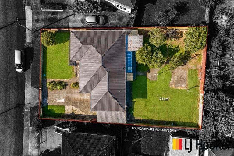 Photo of property in 1 Lynmore Drive, Hillpark, Auckland, 2102