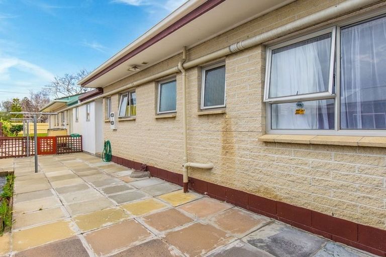 Photo of property in 2/50 Kenderdine Road, Papatoetoe, Auckland, 2025