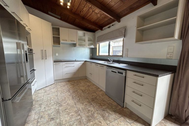 Photo of property in 14a Chablis Place, Henderson, Auckland, 0612