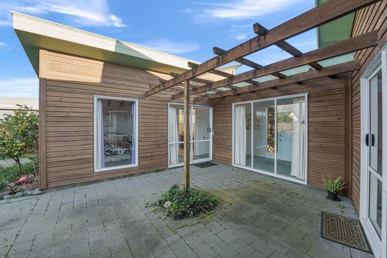 Photo of property in 20 Simcox Street, Otaki Beach, Otaki, 5512