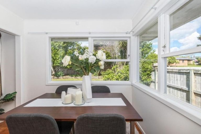 Photo of property in 6 Gill Avenue, Te Atatu Peninsula, Auckland, 0610
