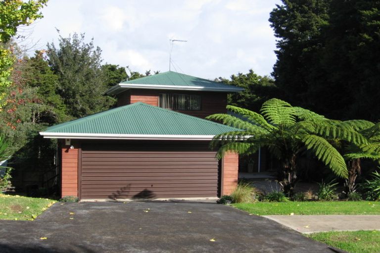 Photo of property in 32 Paulownia Place, Totara Heights, Auckland, 2105