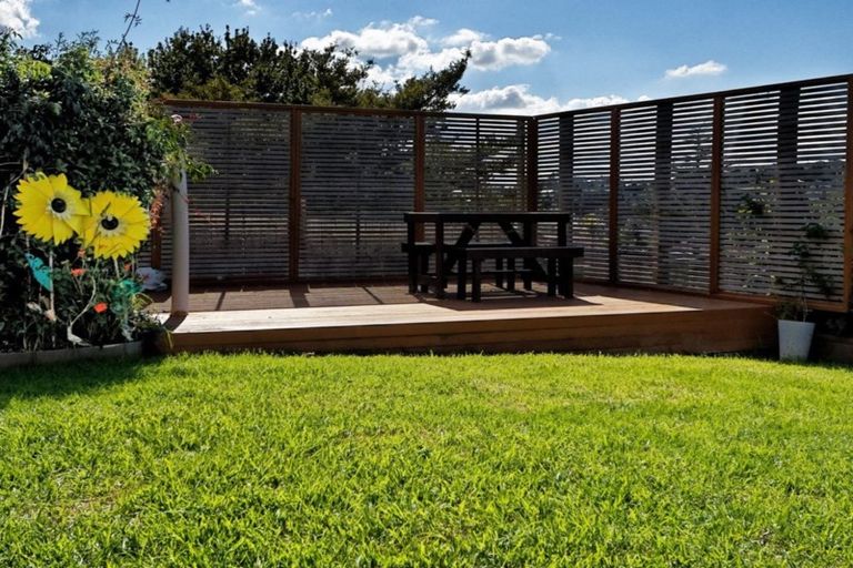 Photo of property in 9 Exotic Place, Massey, Auckland, 0614