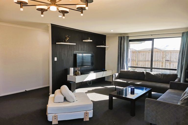 Photo of property in 12 Te Taniwha Road, One Tree Point, 0118